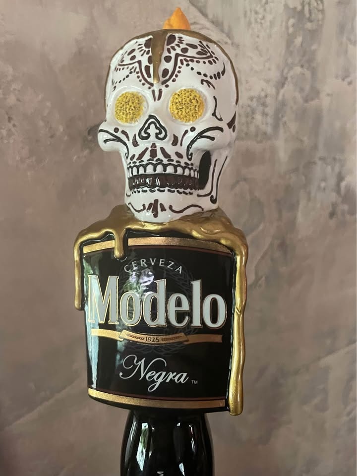 AUTHENTIC COLLECTIBLE MODELO DAY OF THE DEAD SUGAR SKULL BAR TAP - photo 2
