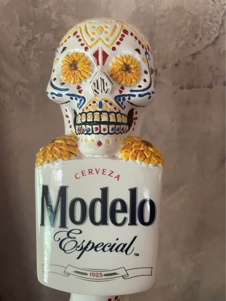 AUTHENTIC COLLECTIBLE MODELO DAY OF THE DEAD SUGAR SKULL BAR TAP - photo 3
