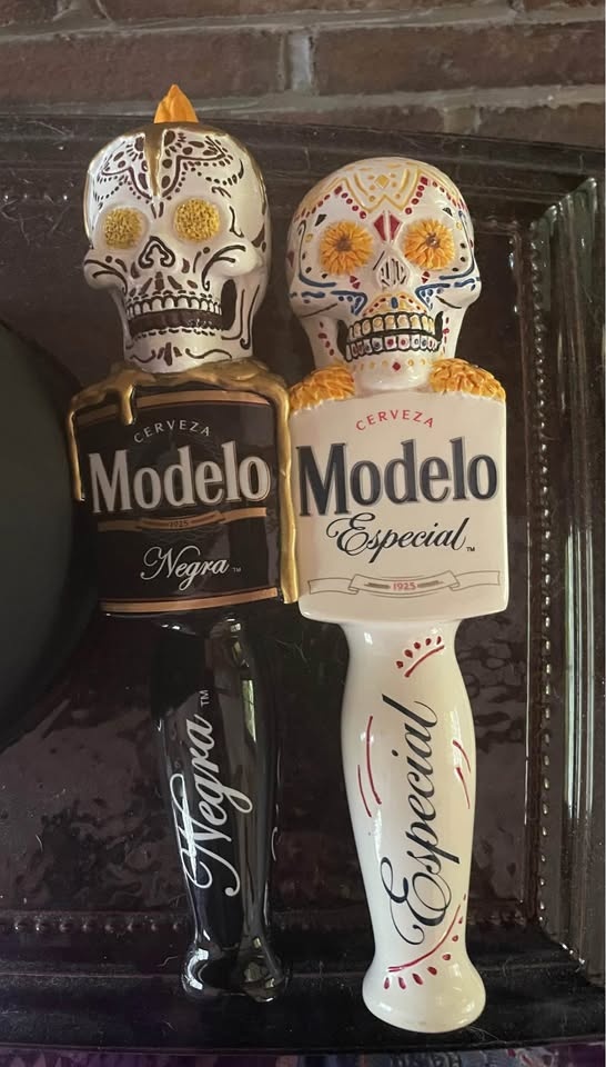 AUTHENTIC COLLECTIBLE MODELO DAY OF THE DEAD SUGAR SKULL BAR TAP - photo 4