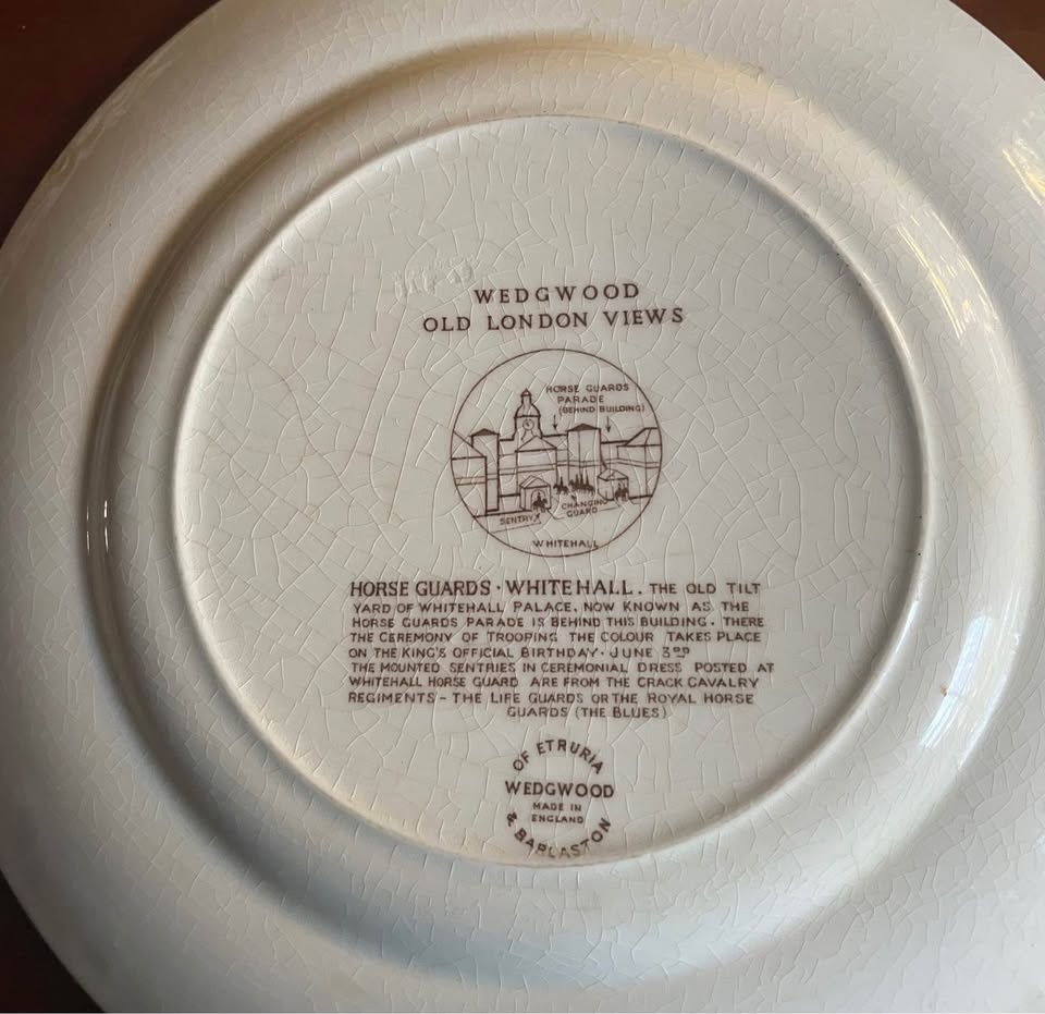 WEDGEWOOD 1941 OLD LONDON SOUVENIR DINNER PLATES - SET OF 9 - photo 3