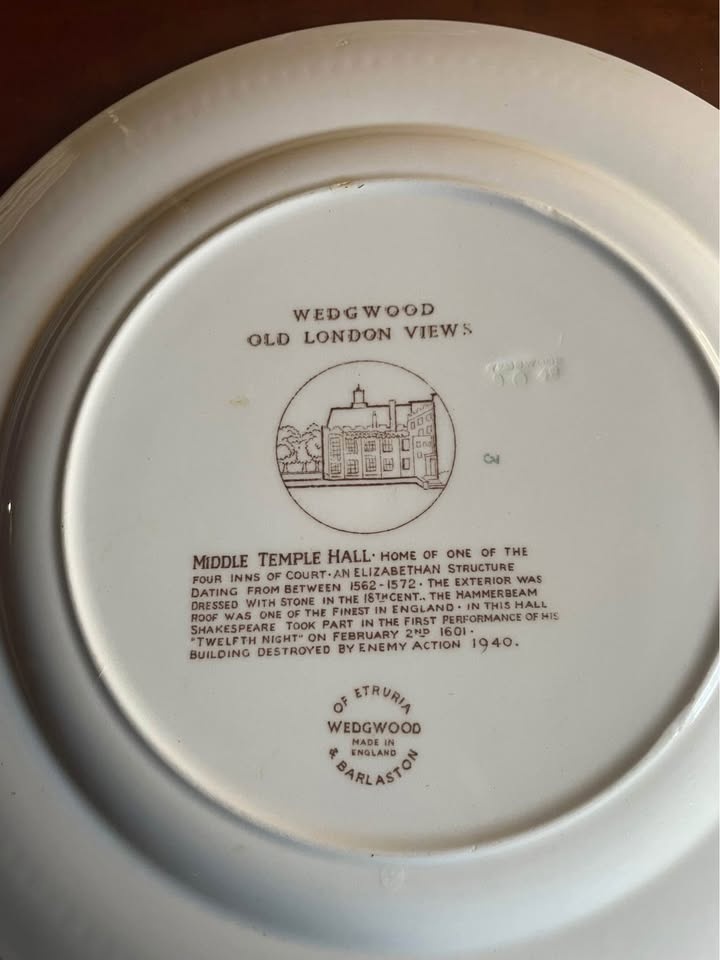 WEDGEWOOD 1941 OLD LONDON SOUVENIR DINNER PLATES - SET OF 9 - photo 5