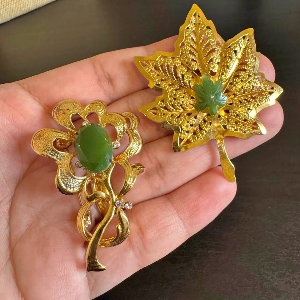 2 Green Jade Stone Brooches Vintage Gold Tone