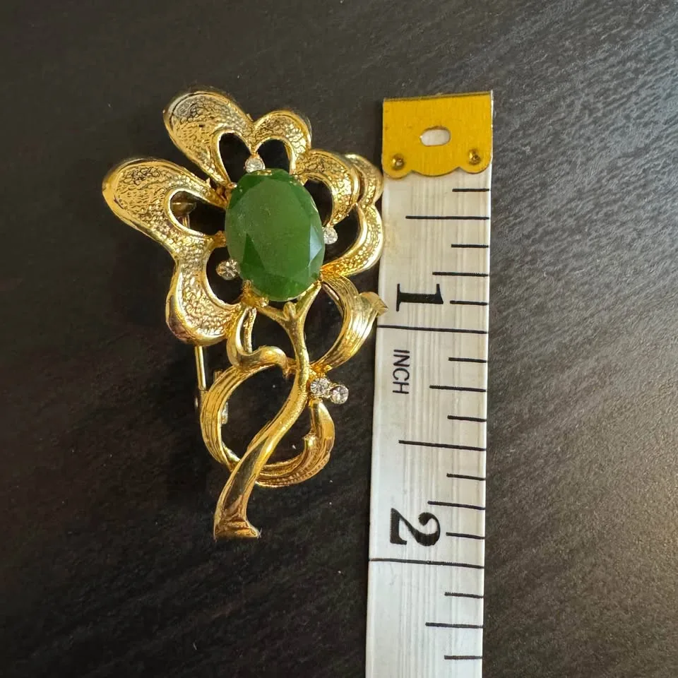 2 Green Jade Stone Brooches Vintage Gold Tone image indicator(6)