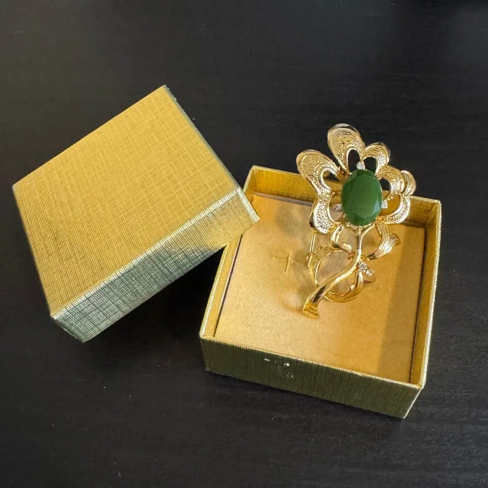 2 Green Jade Stone Brooches Vintage Gold Tone image indicator(8)