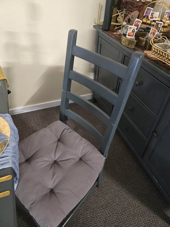MOVING OUT SALE! NEED GONE ASAP! Dining table, chairs, couchs, a - photo 2