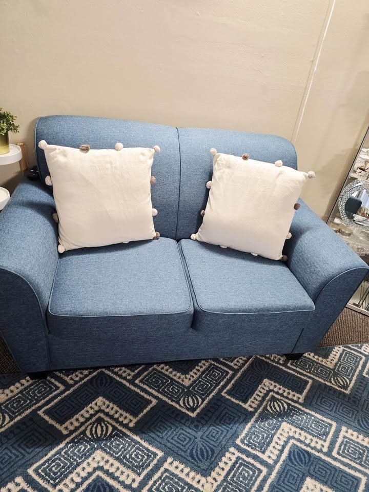 MOVING OUT SALE! NEED GONE ASAP! Dining table, chairs, couchs, a - photo 3