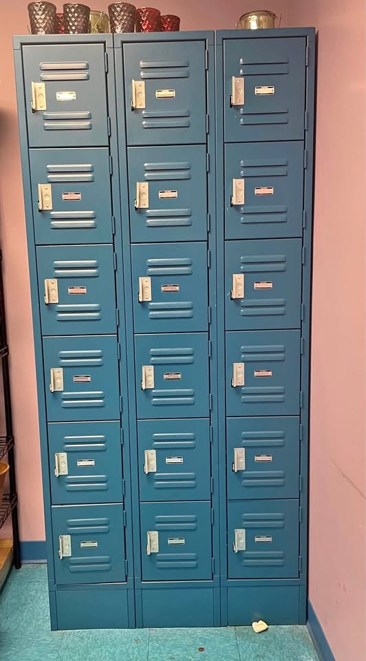 Global Industrial 18-Door Locker - Blue, Assembled