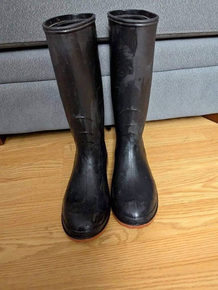 Rubber boots size 7