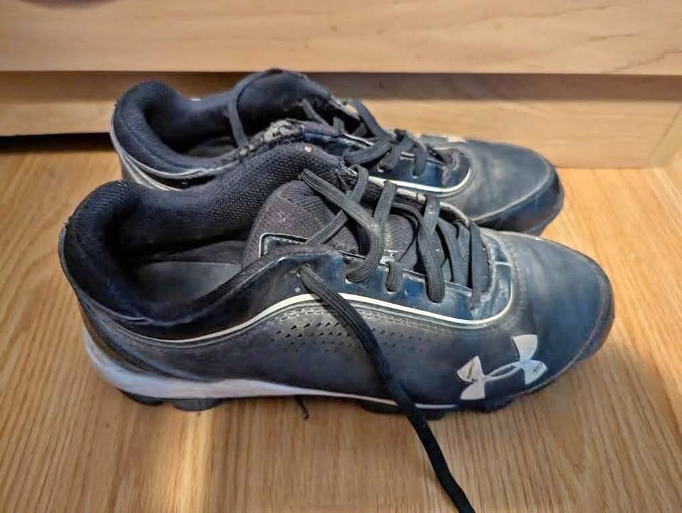 Baseball cleats. Size 5.