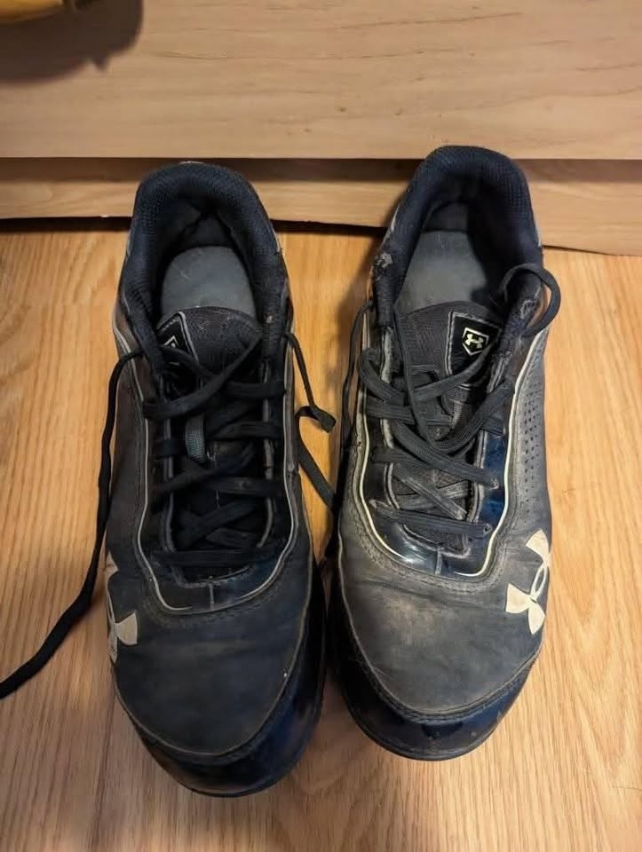 Baseball cleats. Size 5. - photo 2