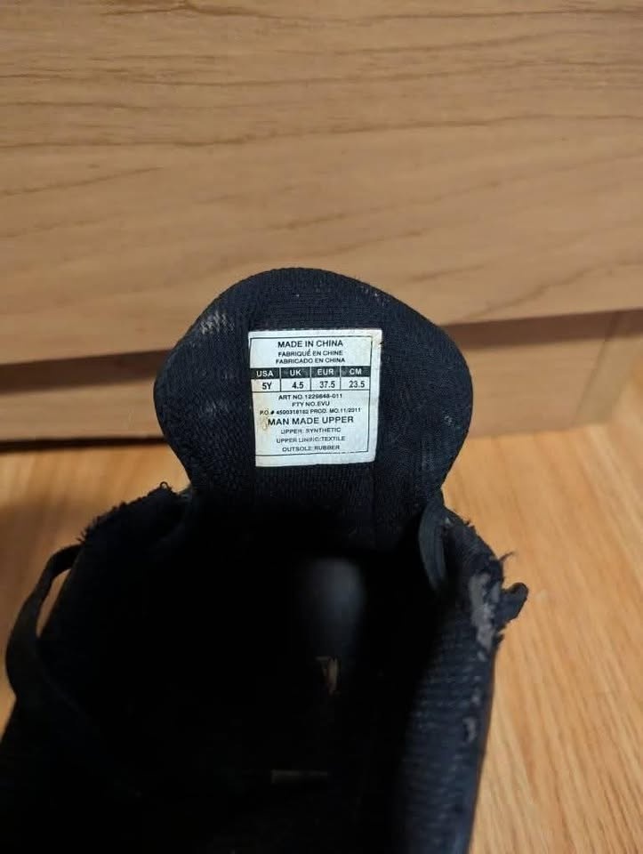 Baseball cleats. Size 5. - photo 3