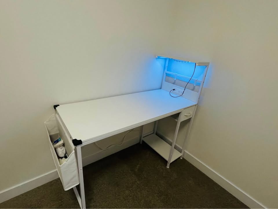 White Desk with LED light - photo 2