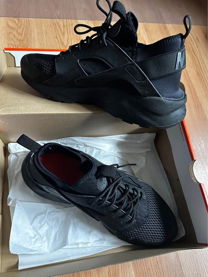 Used Nike Shoes SIZE 11 (Men) - photo 2