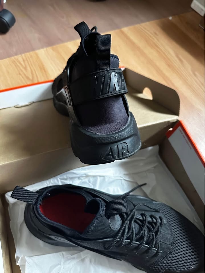 Used Nike Shoes SIZE 11 (Men) - photo 4