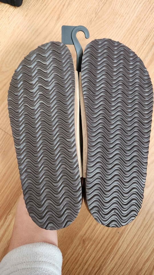 Time and Tru Memory Foam Double Buckle Sandals Size 8 - photo 2