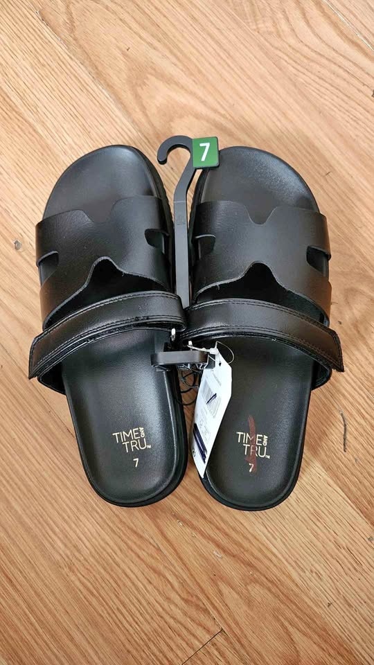 Time and Tru Black Slide Sandals Size 7 new with tag