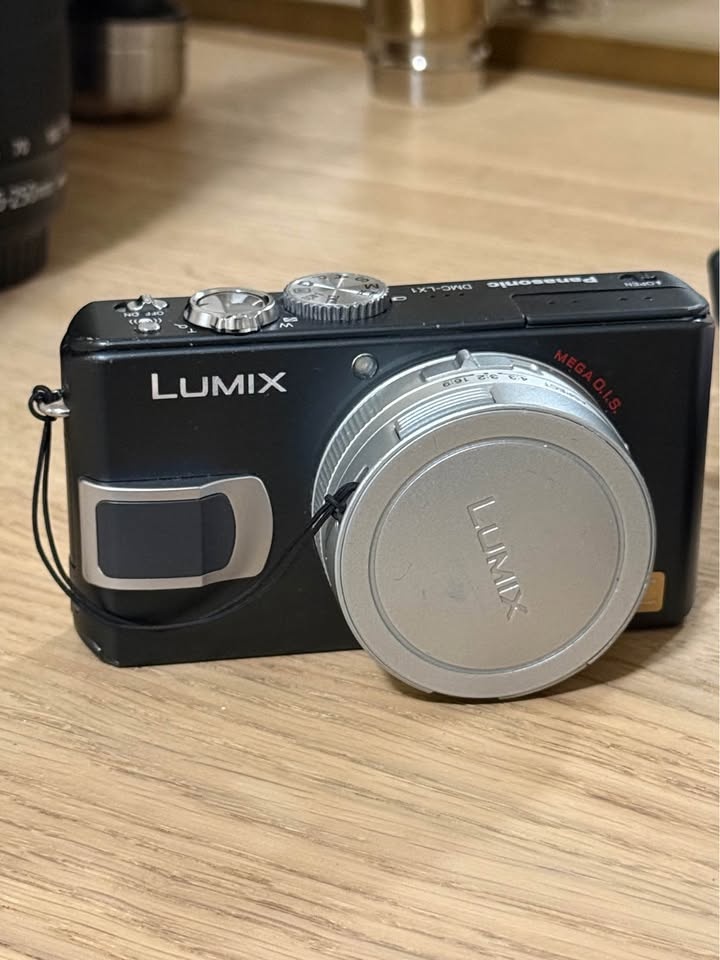 Panasonic Lumix LX1 Compact Digital Camera - photo 2