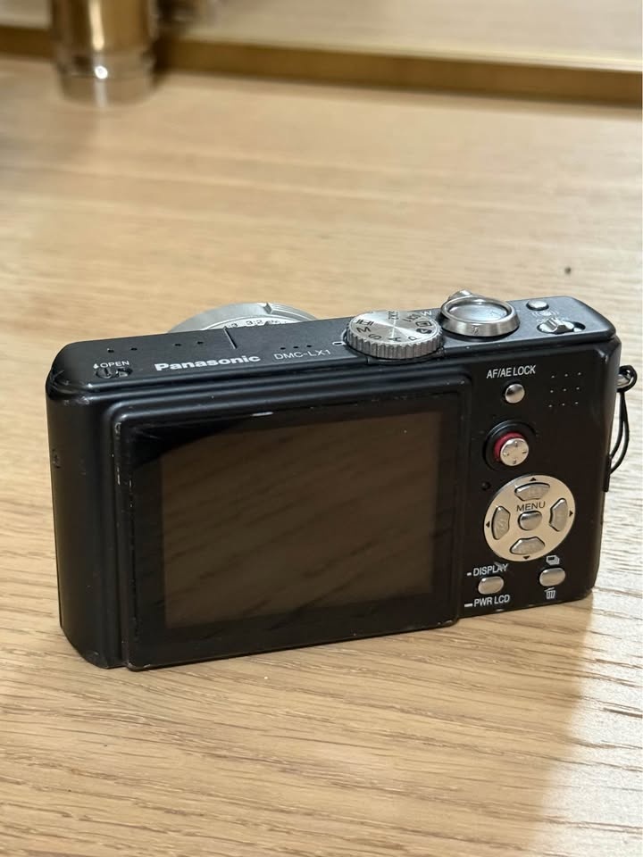 Panasonic Lumix LX1 Compact Digital Camera - photo 3
