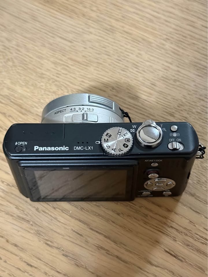 Panasonic Lumix LX1 Compact Digital Camera - photo 4