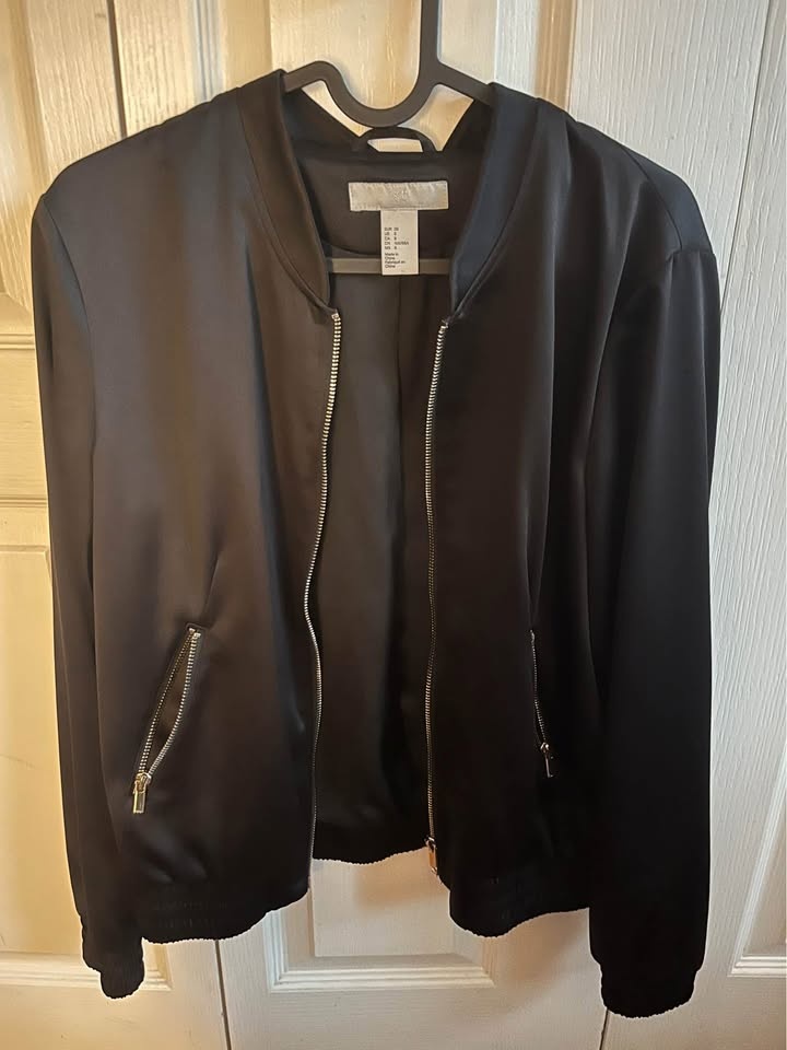 Closet Sale - Size S - photo 3