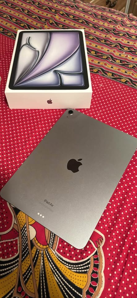 Ipad Air M2 128GB 100% Battery health Under Warranty - photo 3