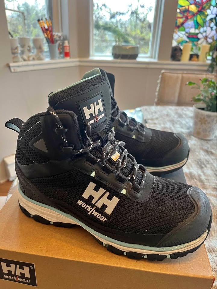 Safety Shoes Helly Hansen - Size 6.5