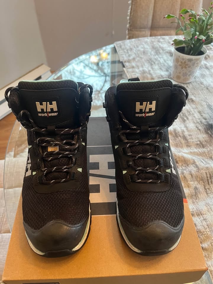 Safety Shoes Helly Hansen - Size 6.5 - photo 3