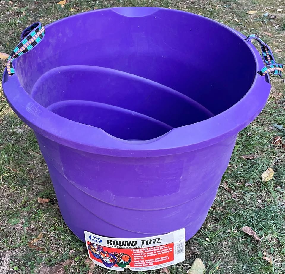 Vintage Tucker Round Tote Bucket (18 gallons)