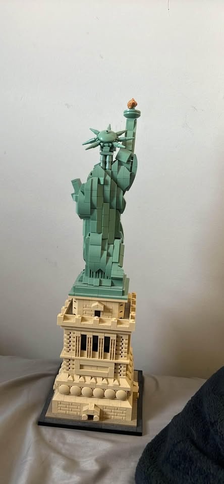 Lego Statue of Liberty - photo 2