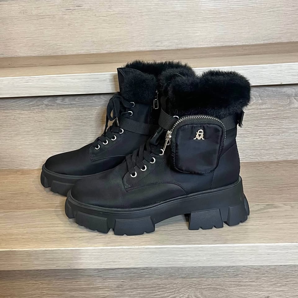 STEVE MADDEN Women's Black Fur-Lined Boots - Size 8