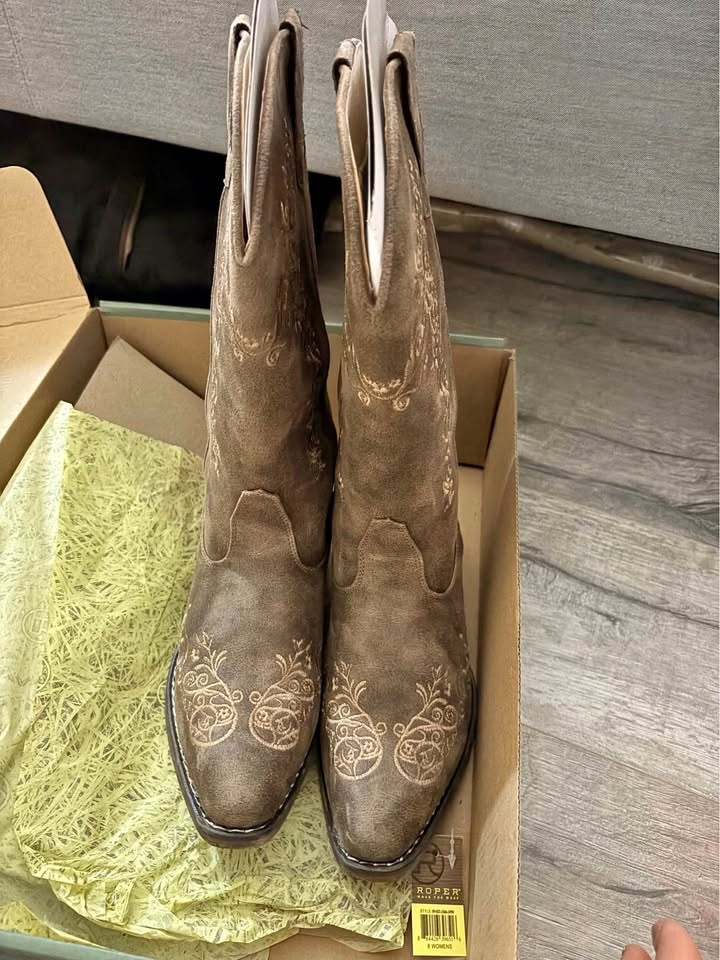 Roper Brown Embroidered Cowboy Boots Women's Size 8 New w/ Tag