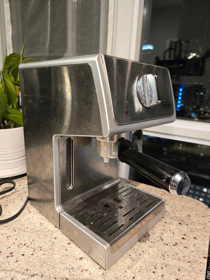 DELONGHI Manual Espresso Machine & Cappuccino Maker - photo 4
