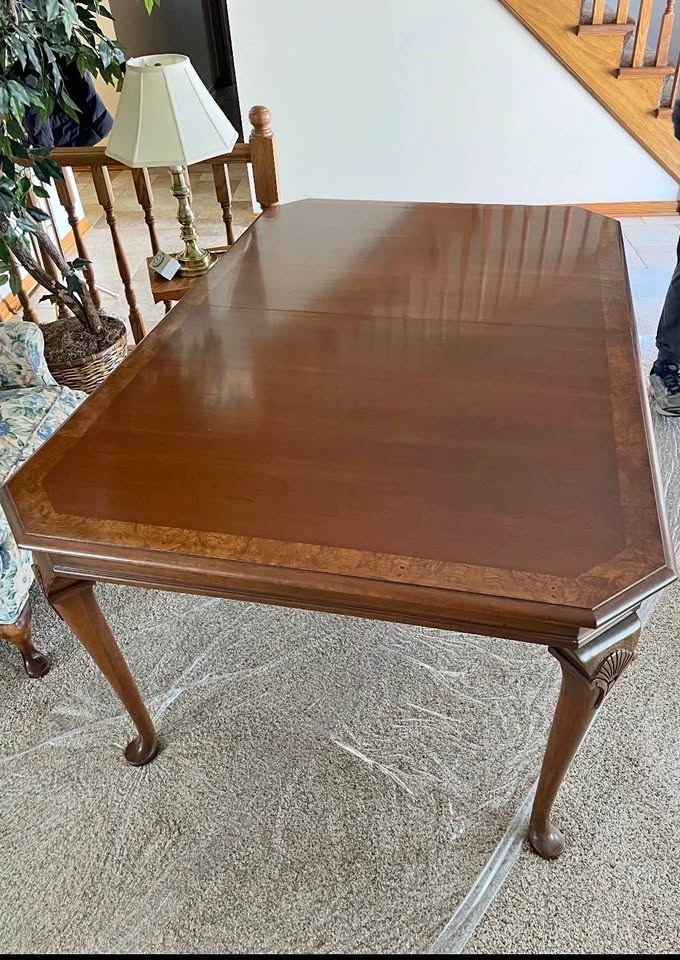 Quality Dining Room Table and 6 Chairs + Table Pad