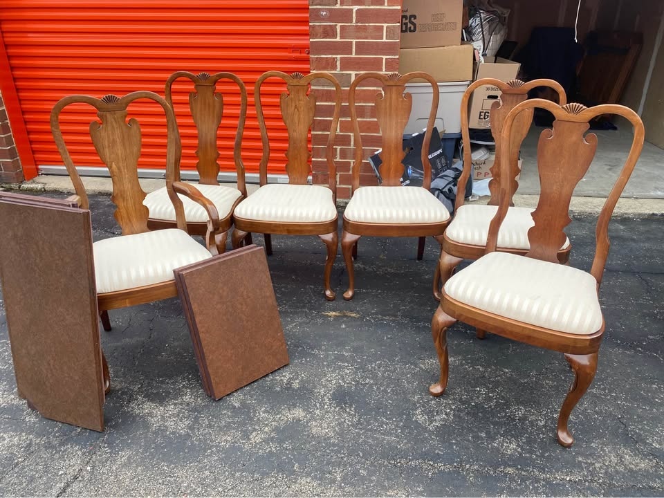 Quality Dining Room Table and 6 Chairs + Table Pad - photo 4