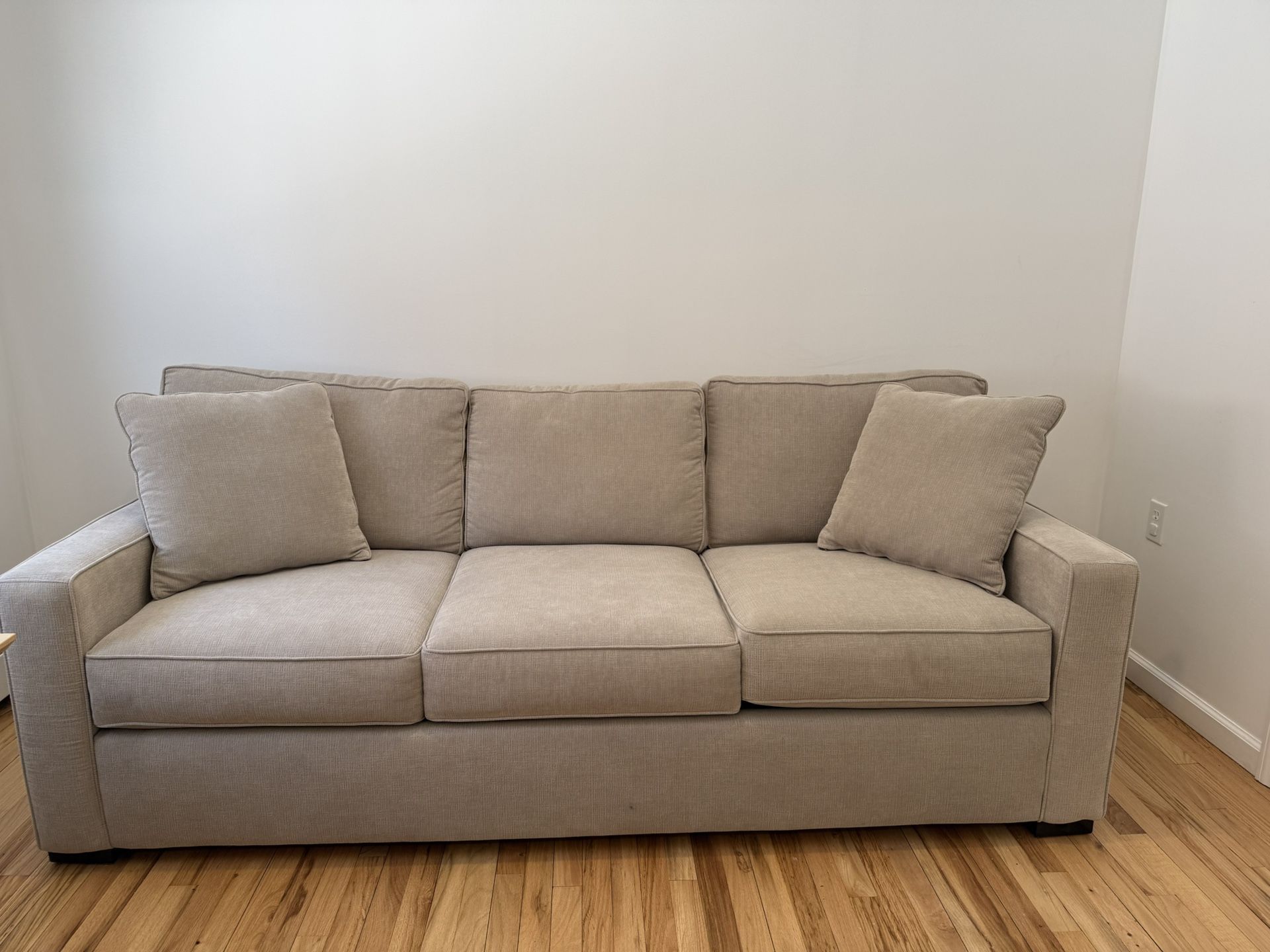 Modern Gray Queen Sleeper Sofa - Excellent Condition - photo 3