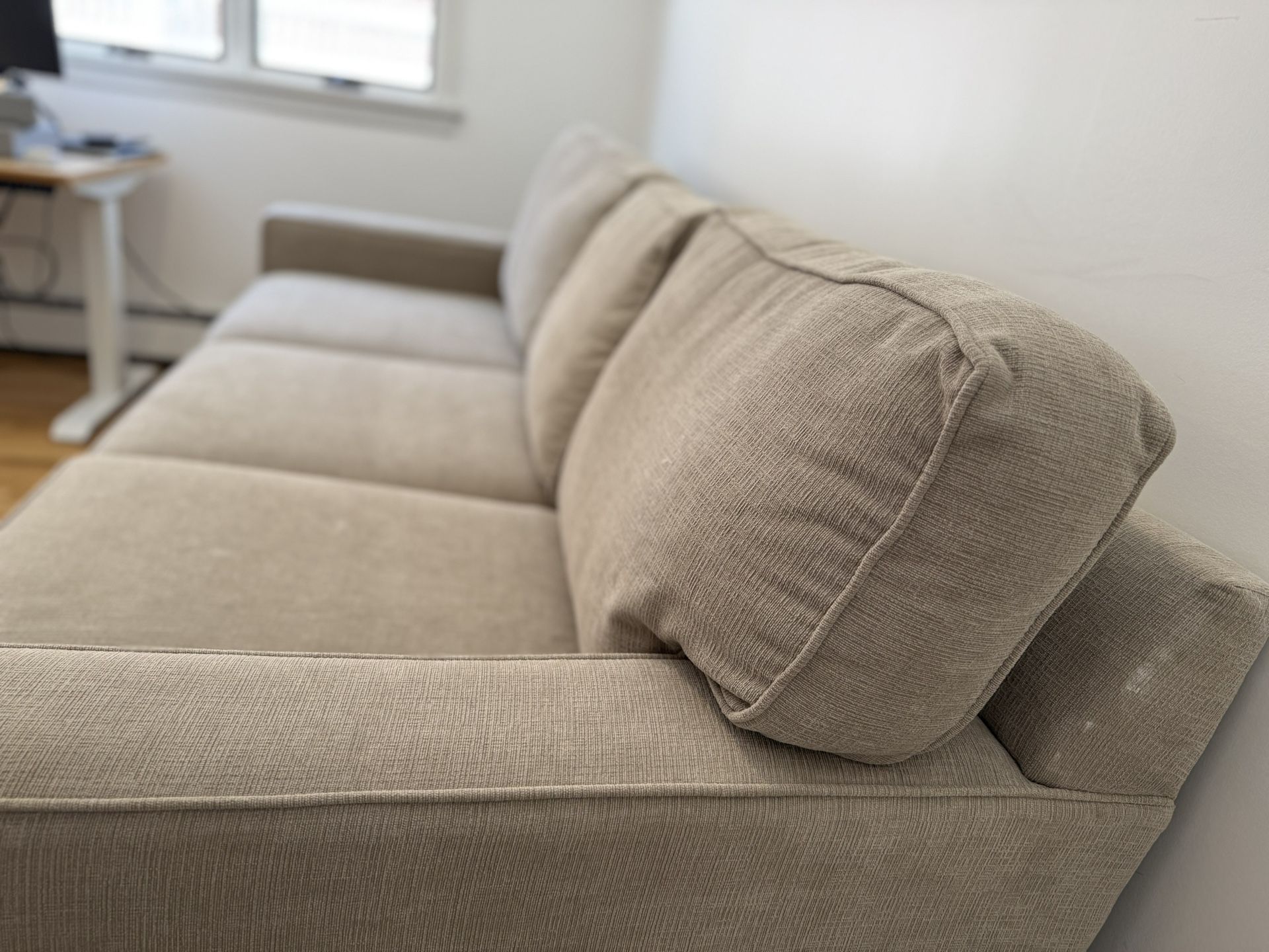 Modern Gray Queen Sleeper Sofa - Excellent Condition - photo 4