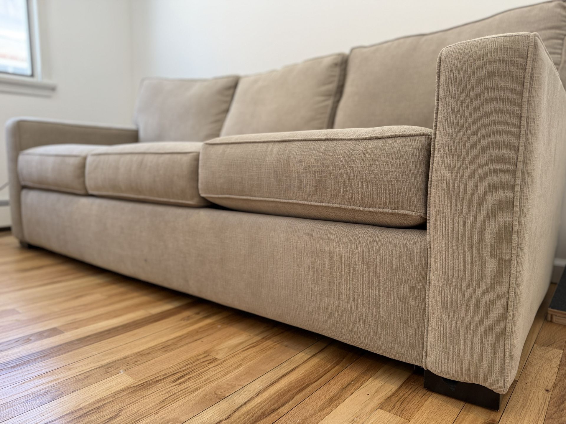 Modern Gray Queen Sleeper Sofa - Excellent Condition - photo 5