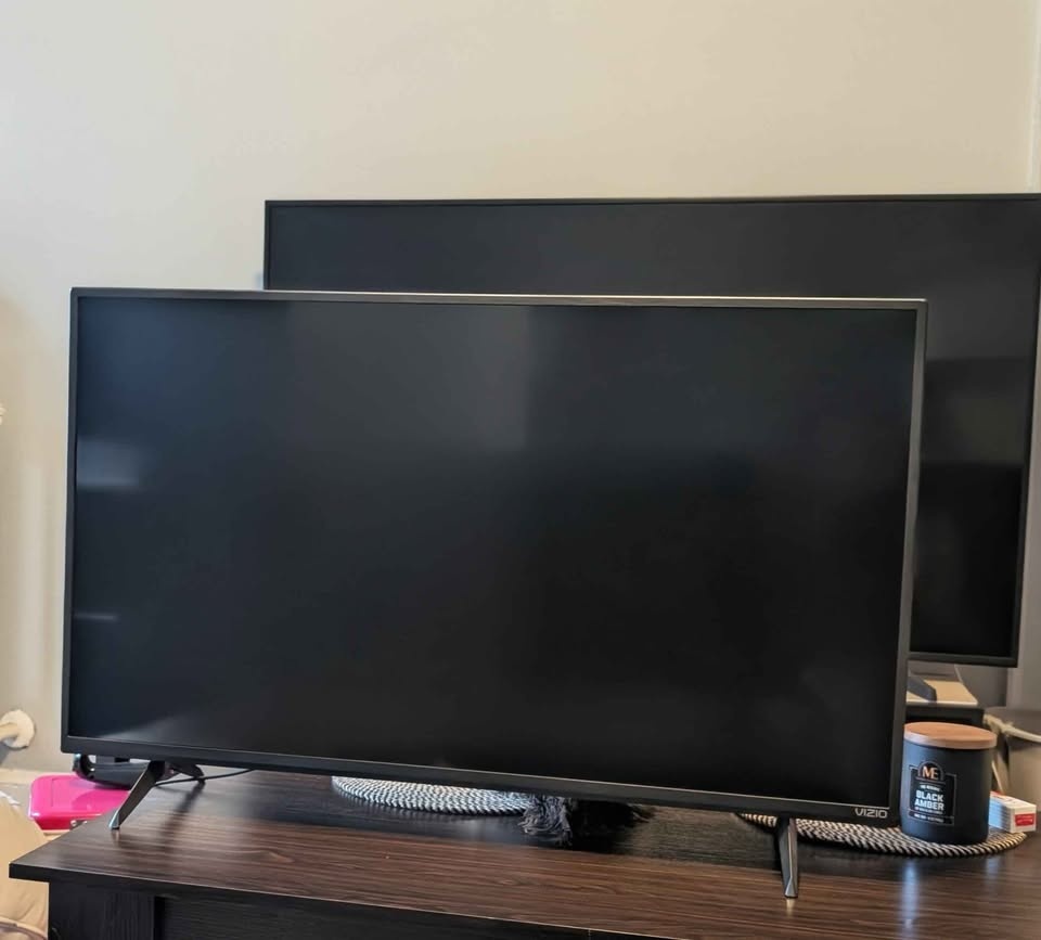 Vizio 36” LED TV – Excellent Condition - photo 2