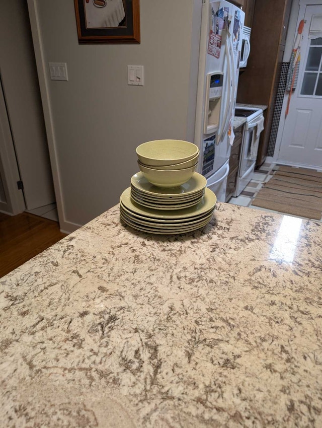 Ikea Dish Set - photo 3