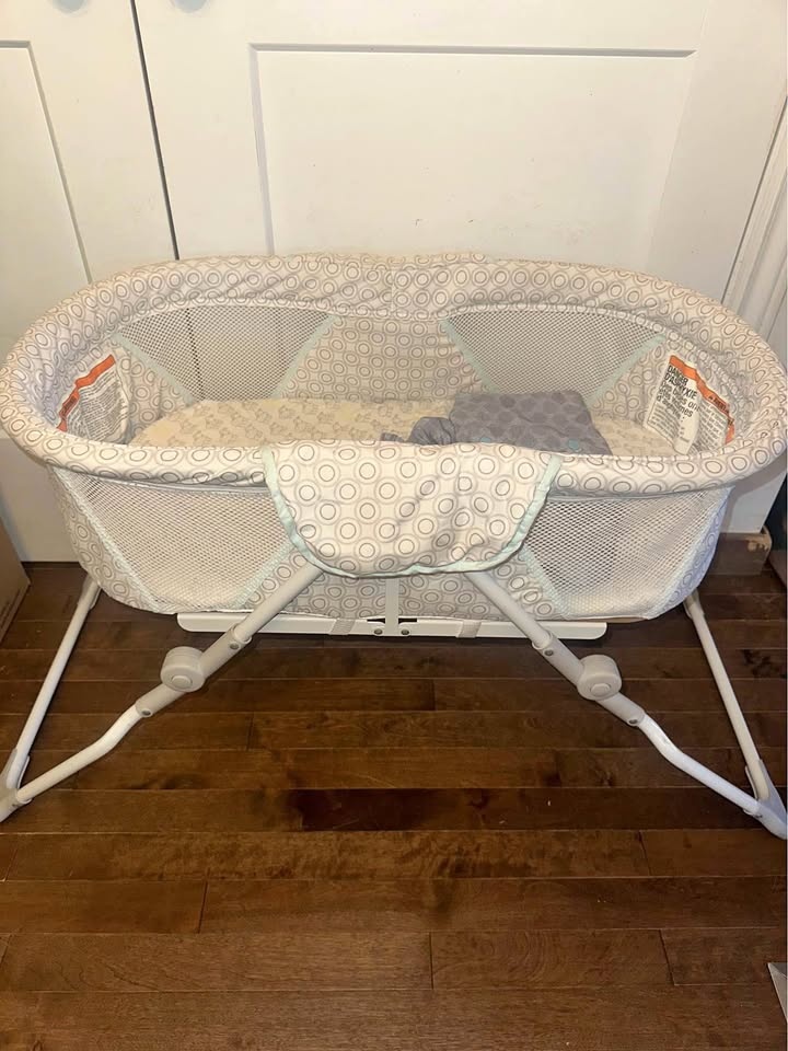 Travel Bassinet w/ Carrying Case - Delta Children