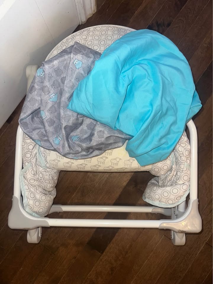 Travel Bassinet w/ Carrying Case - Delta Children - photo 5