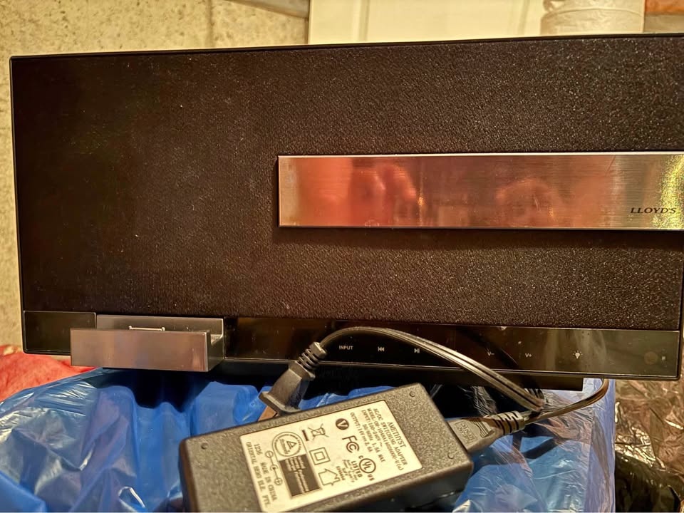 Lloyd’s iPod Docking Station