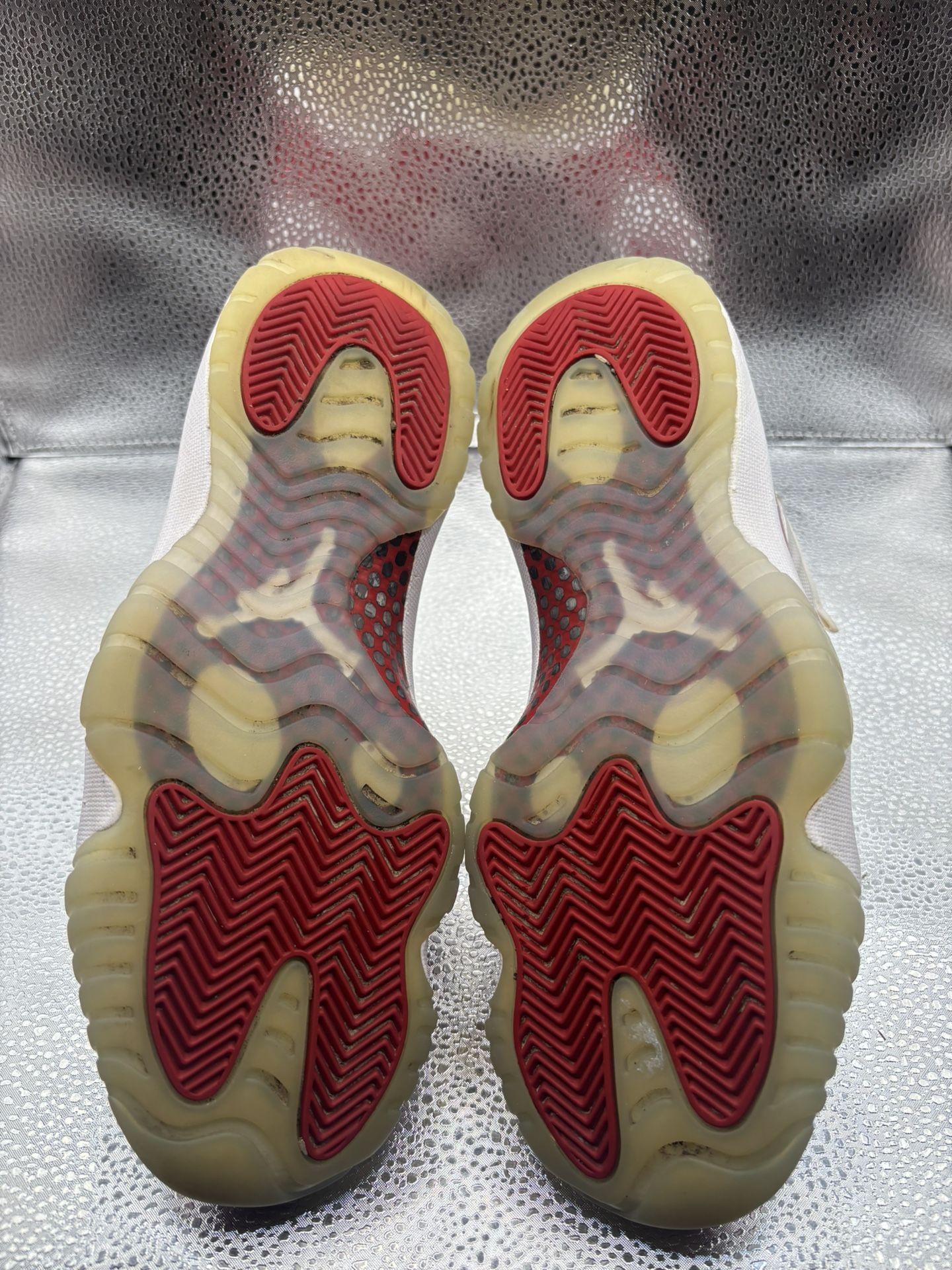 Air Jordan 11 Cherry - photo 3