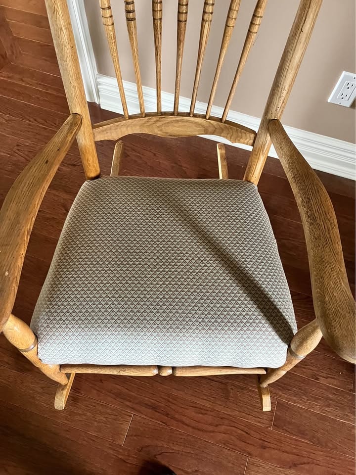 Vintage Rocking Chair - Over 100 Years Old - photo 2
