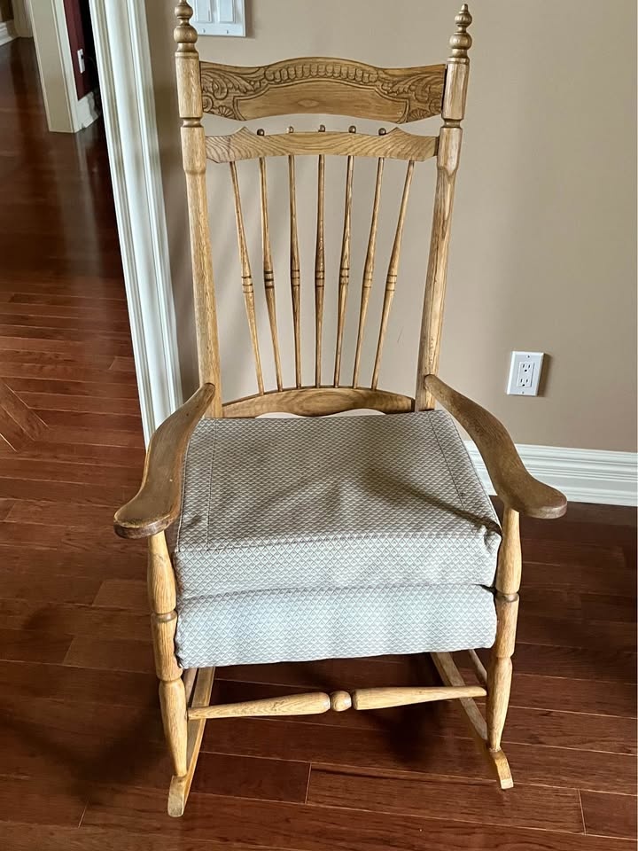 Vintage Rocking Chair - Over 100 Years Old - photo 4