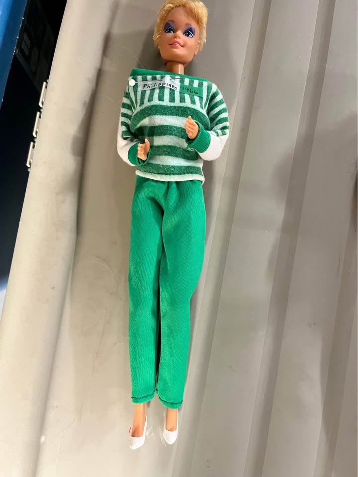 Vintage Barbie Dolls - photo 2