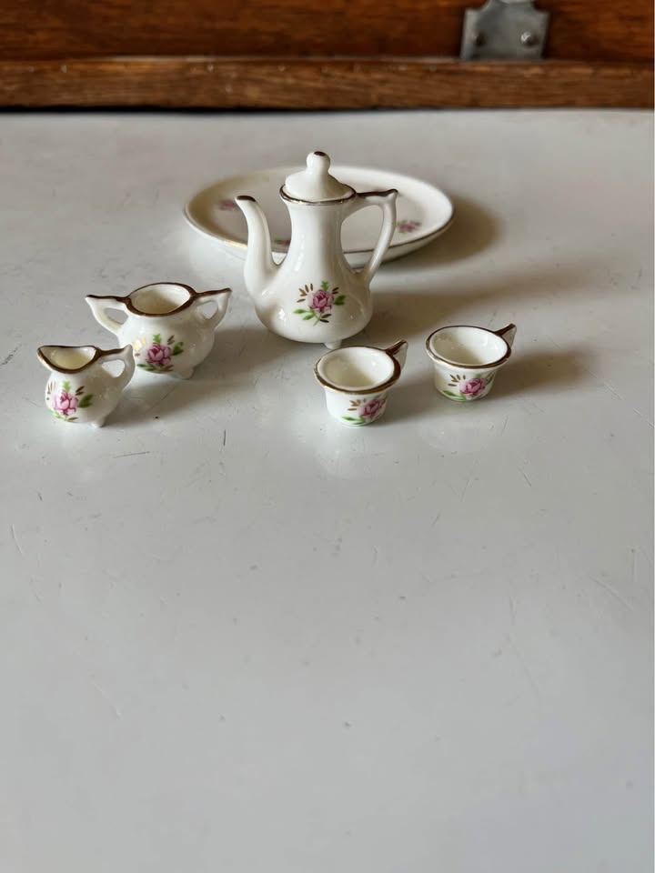 Vintage China Tea Set - photo 3