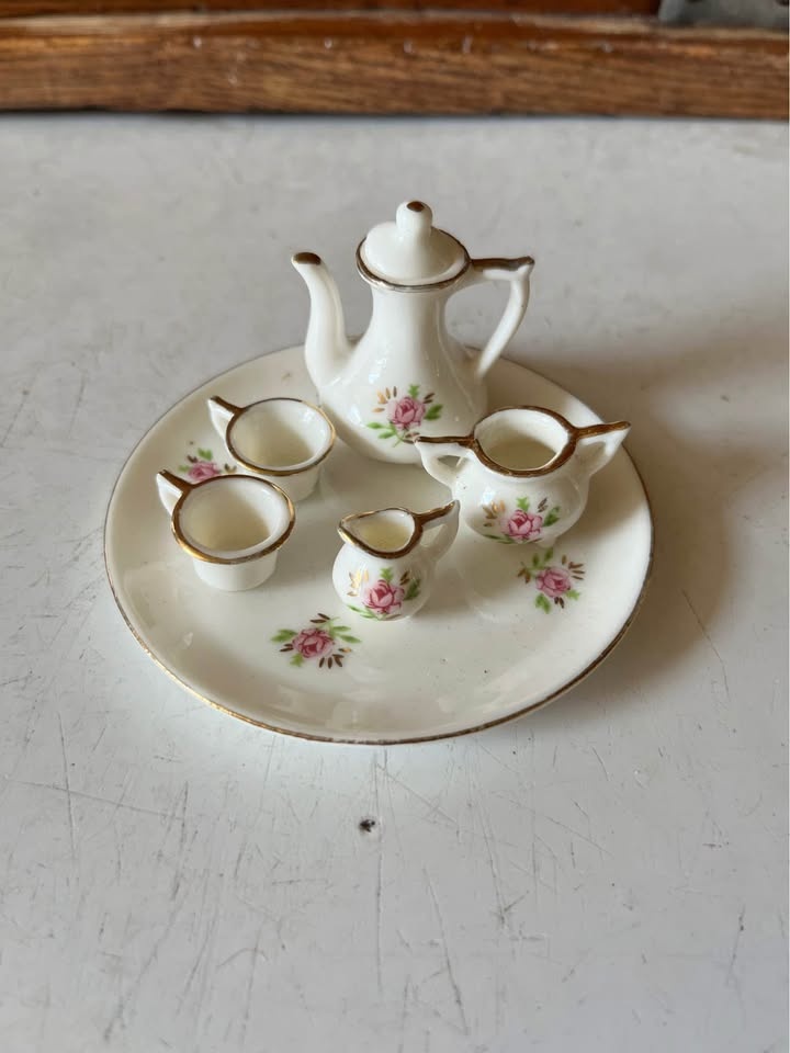 Vintage China Tea Set - photo 4