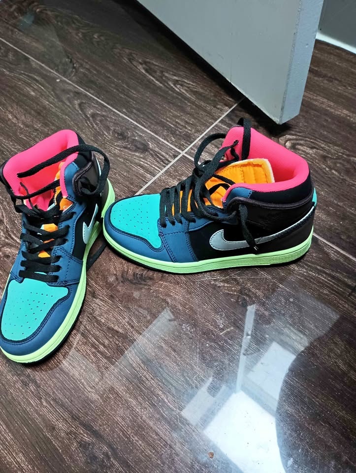 Nike Air Jordan 1 Retro High OG Sz 4 (EUR 37.5)