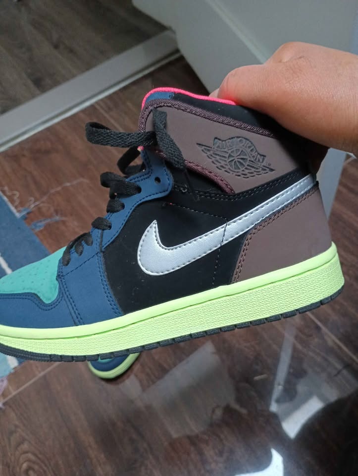 Nike Air Jordan 1 Retro High OG Sz 4 (EUR 37.5) - photo 4
